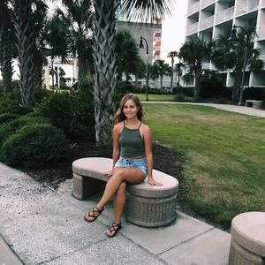 Meet your Posher, Mia